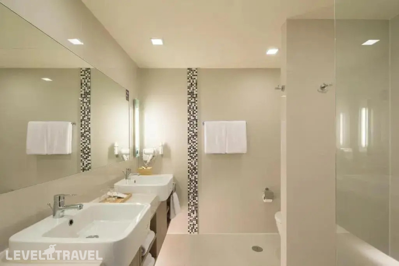 фотографии номера Трехместный семейный отеля Travelodge Pattaya (Ex. Premier Inn Pattaya) в Таиланд(Центральная Паттайя) - фото №4