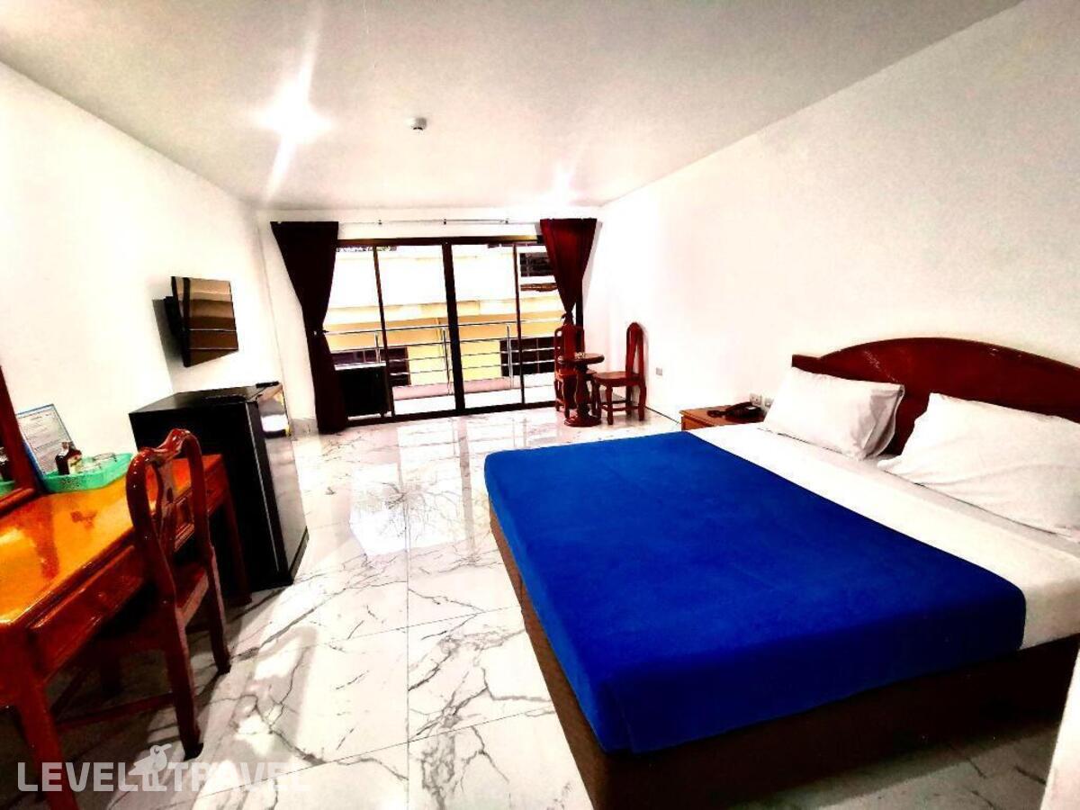 фотографии номера Делюкс отеля Highfive Guest House в Таиланд(Центральная Паттайя) - фото №1
