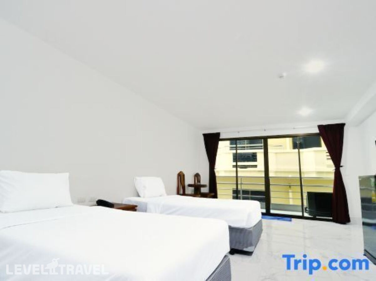 фотографии номера Делюкс (две односпальные кровати) отеля Highfive Guest House в Таиланд(Центральная Паттайя) - фото №2