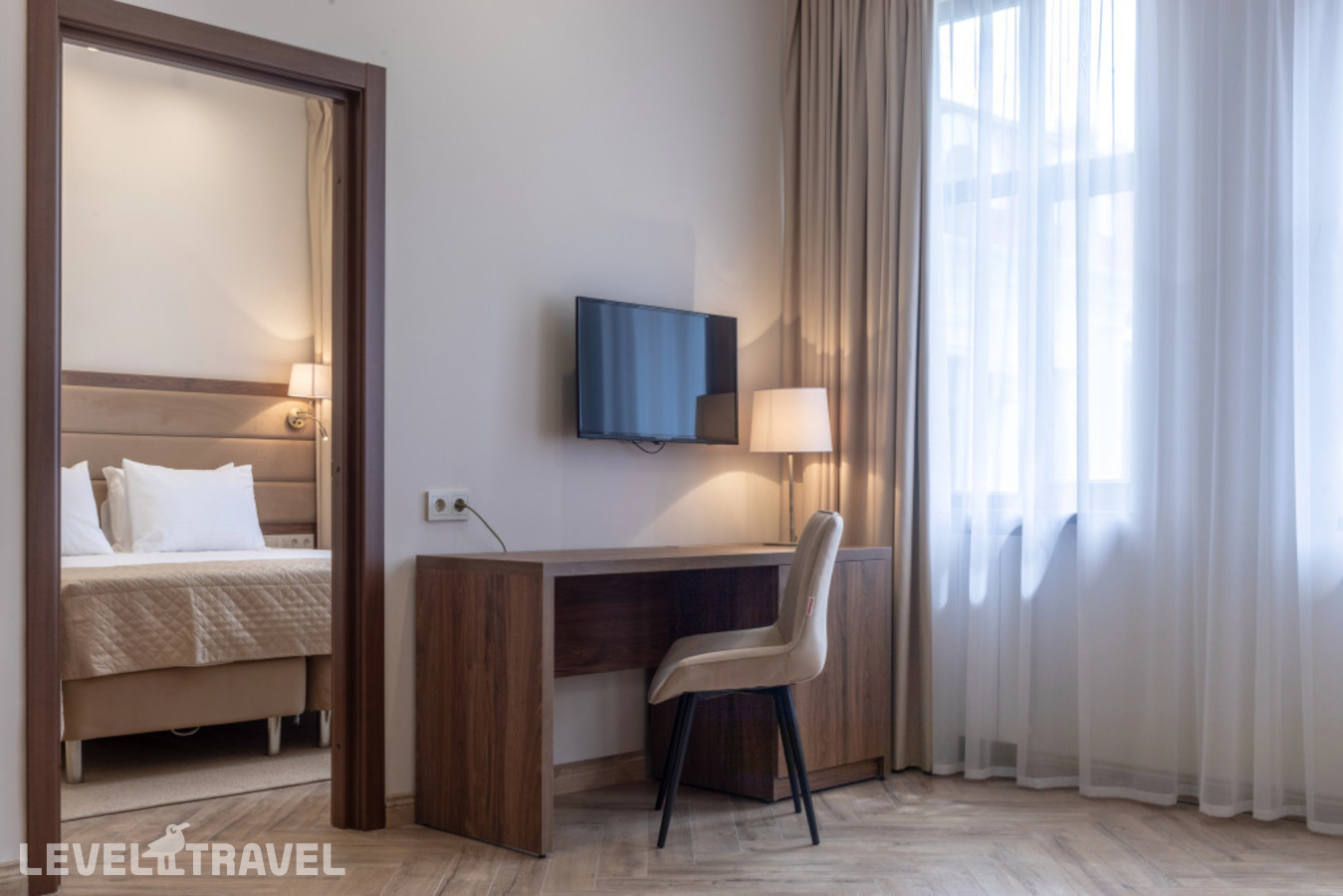 фотографии номера Двухместный номер Comfort с 2 комнатами двуспальная кровать отеля Гранд Отель (Ex.Гк Им. Мориса Тореза) в Россия(Сочи - Центр) - фото №2