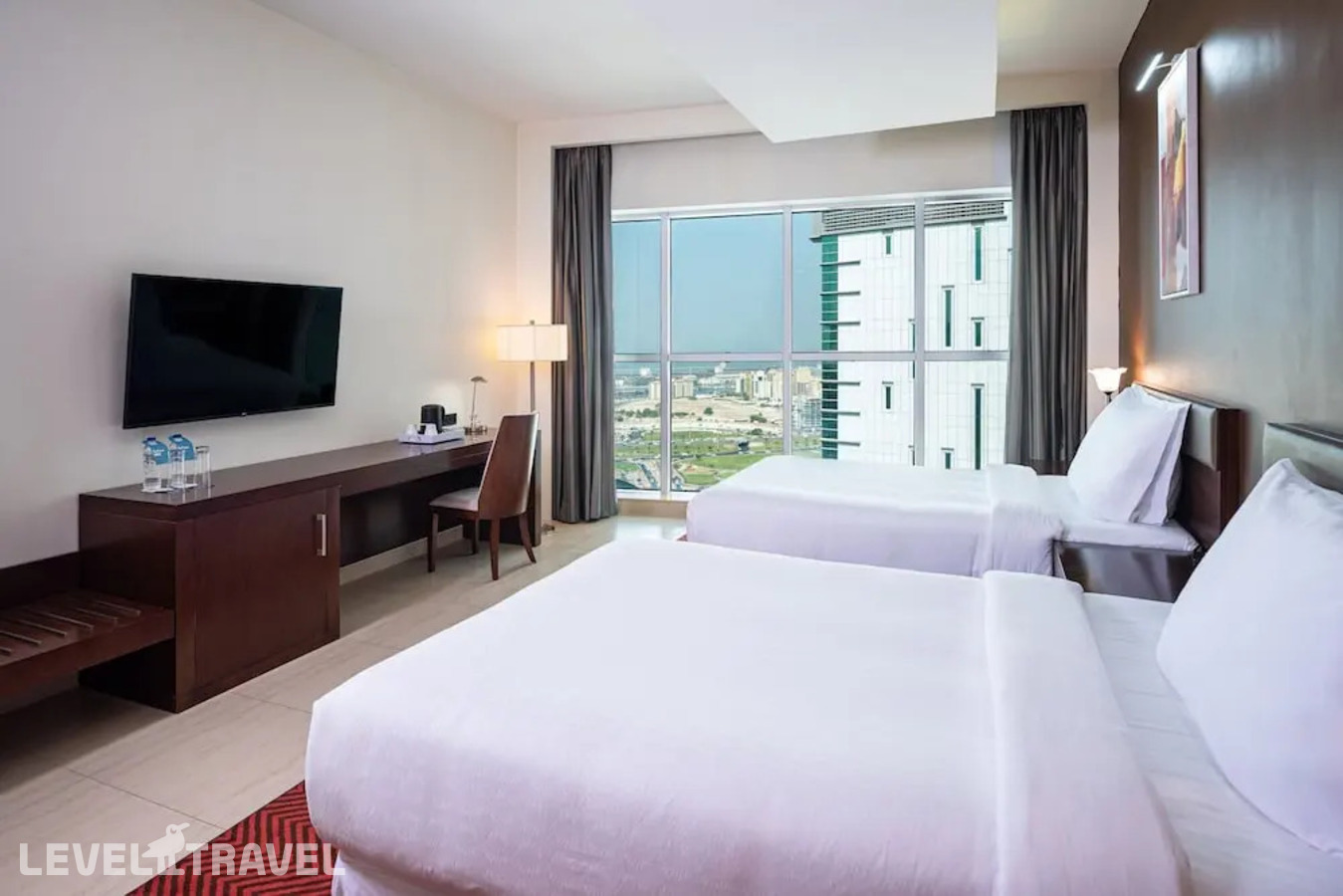 фотографии номера Четырехместный классический отеля Four Points By Sheraton Sharjah в ОАЭ(Шарджа) - фото №3