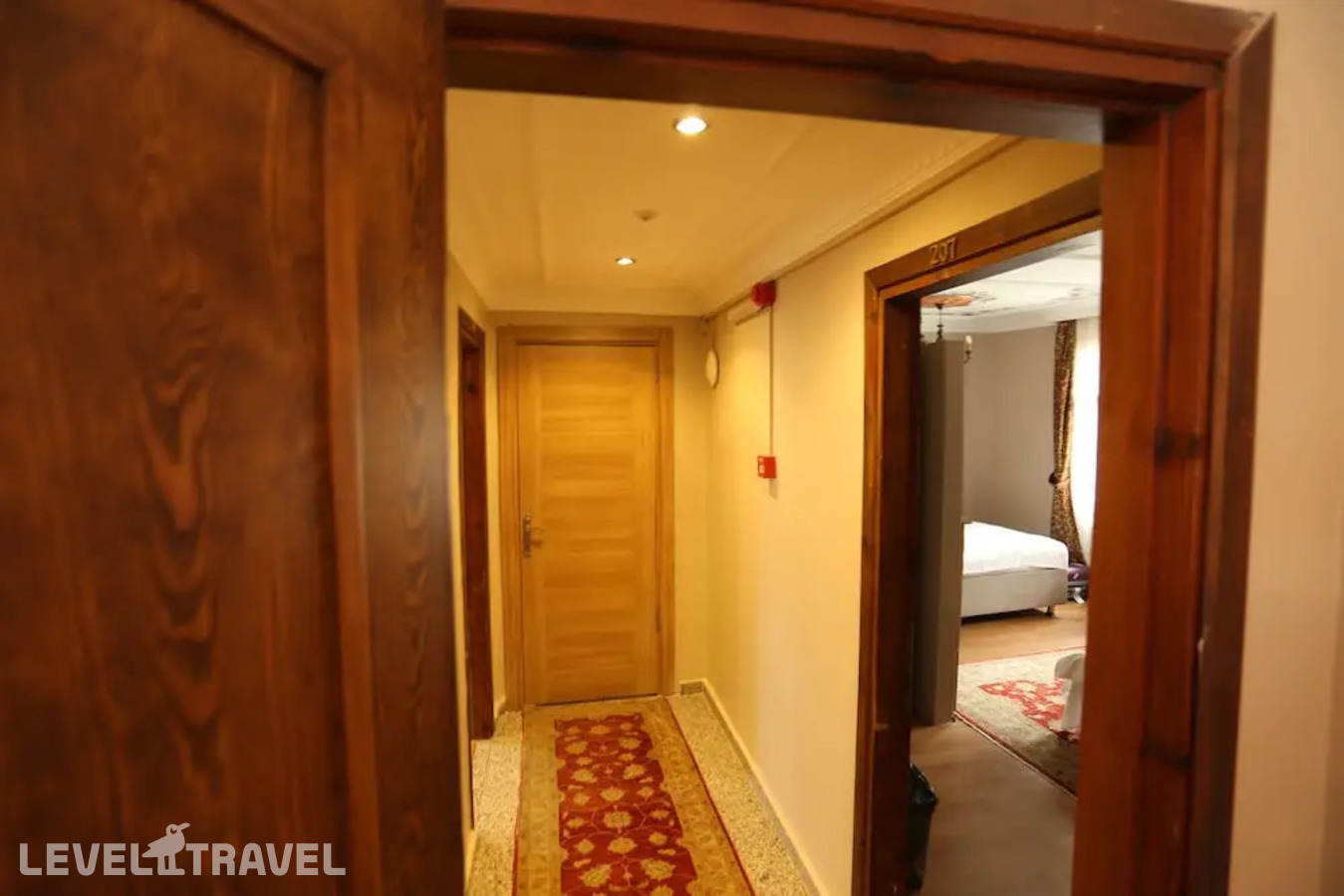 фотографии номера Люкс семейный с 3 комнатами отеля Tashkonak Hotel Istanbul в Турция(Фатих) - фото №17