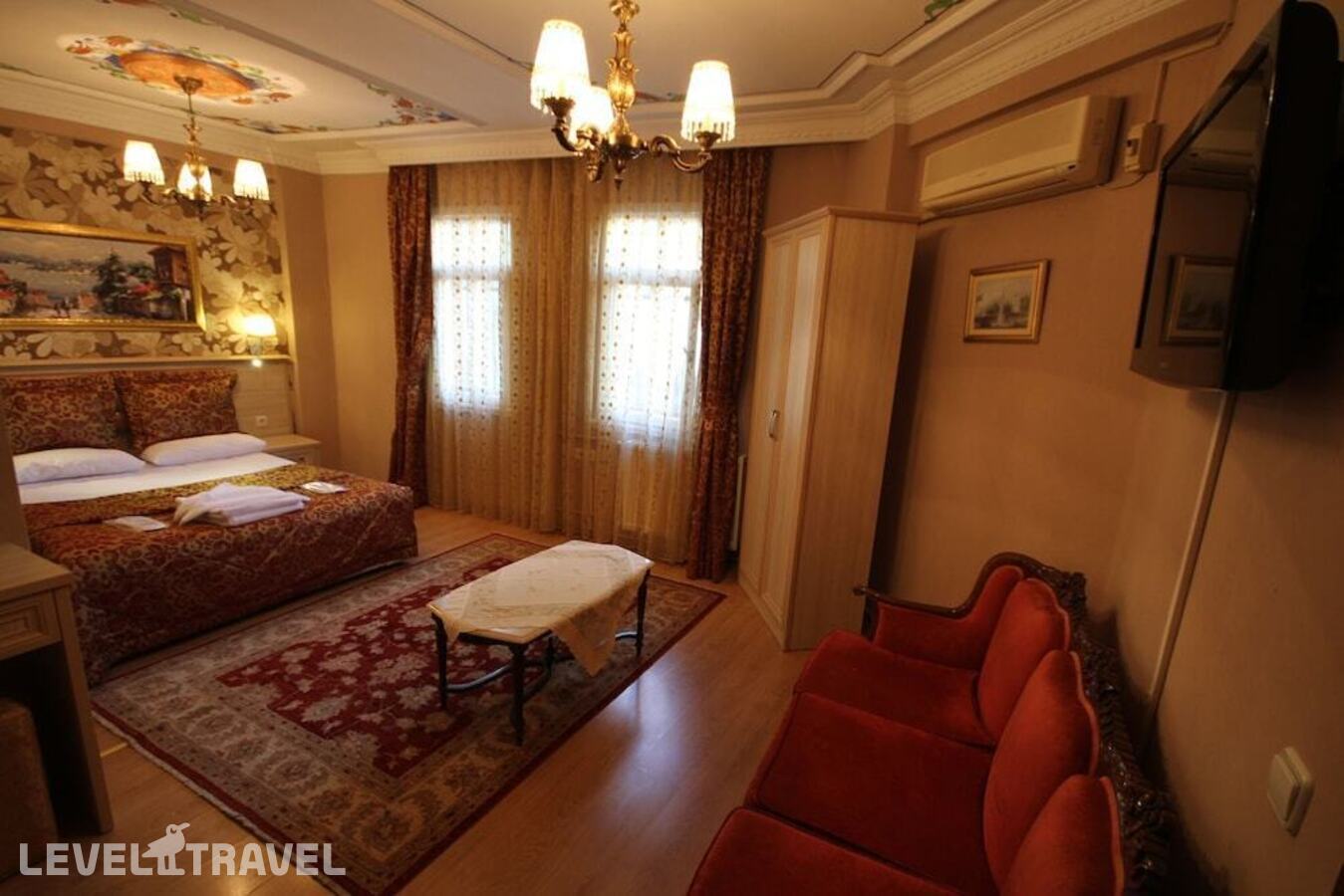 фотографии номера Люкс семейный с 3 комнатами отеля Tashkonak Hotel Istanbul в Турция(Фатих) - фото №9