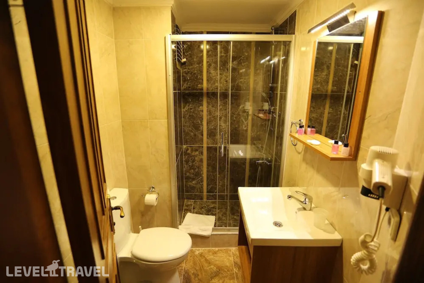 фотографии номера Люкс семейный с 3 комнатами отеля Tashkonak Hotel Istanbul в Турция(Фатих) - фото №14