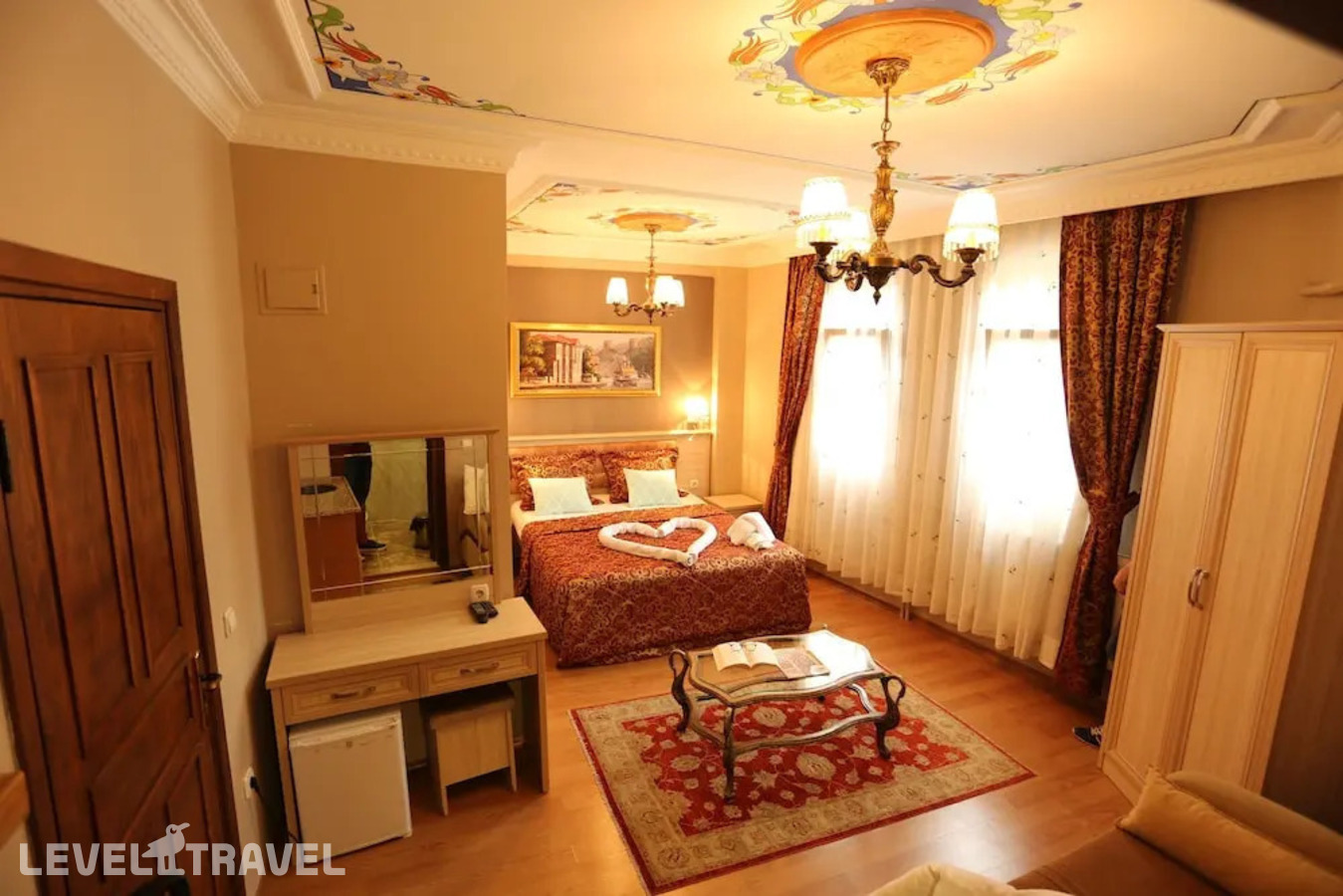 фотографии номера Люкс семейный с 3 комнатами отеля Tashkonak Hotel Istanbul в Турция(Фатих) - фото №8