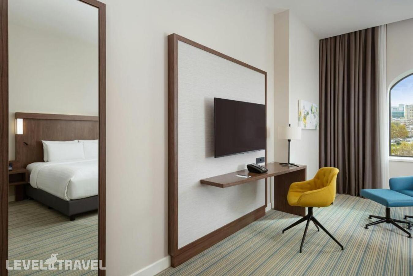 фотографии номера Стандартный с видом на город отеля Courtyard By Marriott Baku в Азербайджан(Баку) - фото №9