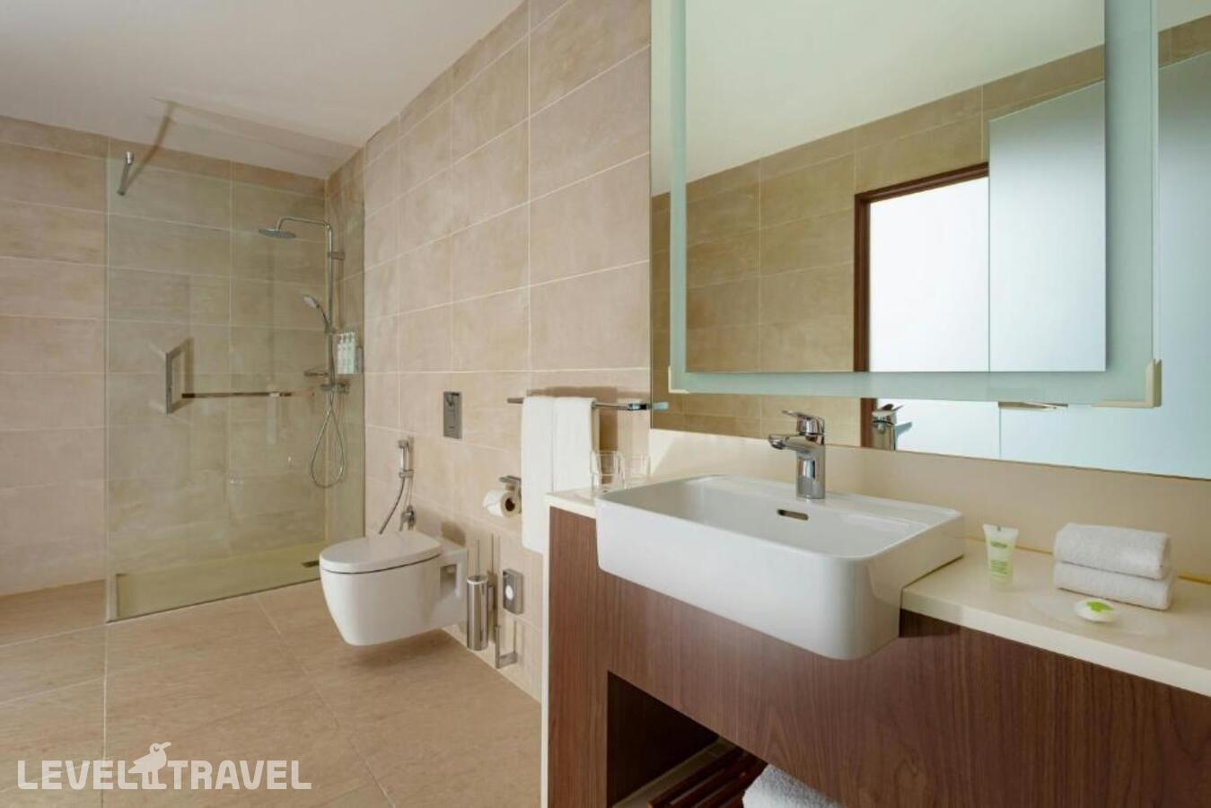 фотографии номера Стандартный с видом на город отеля Courtyard By Marriott Baku в Азербайджан(Баку) - фото №5