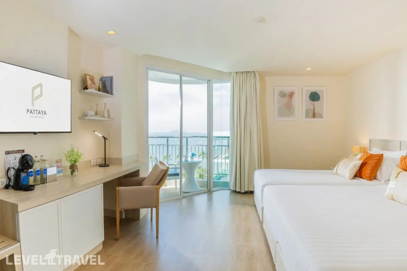 фотографии номера Трёхместный семейный люкс с видом на океан отеля Pattaya Sea View Hotel в Таиланд(Центральная Паттайя) - фото №4