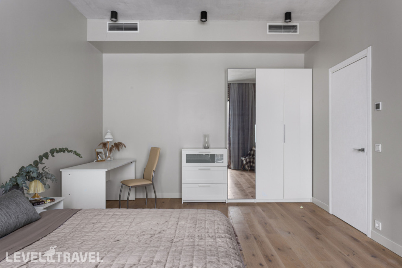 фотографии номера Четырёхместные апартаменты Deluxe с видом на город отеля SV Loft Apartments (СВ Лофт Апартментс) в Россия(Василеостровский район) - фото №7