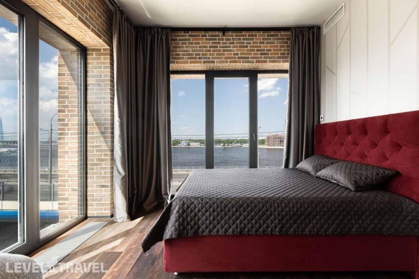 фотографии номера Пятиместные апартаменты Lux с видом на реку отеля SV Loft Apartments (СВ Лофт Апартментс) в Россия(Василеостровский район) - фото №1