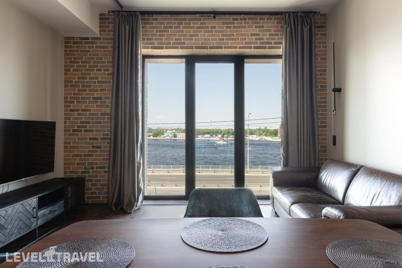 фотографии номера Пятиместные апартаменты Lux с видом на реку отеля SV Loft Apartments (СВ Лофт Апартментс) в Россия(Василеостровский район) - фото №10