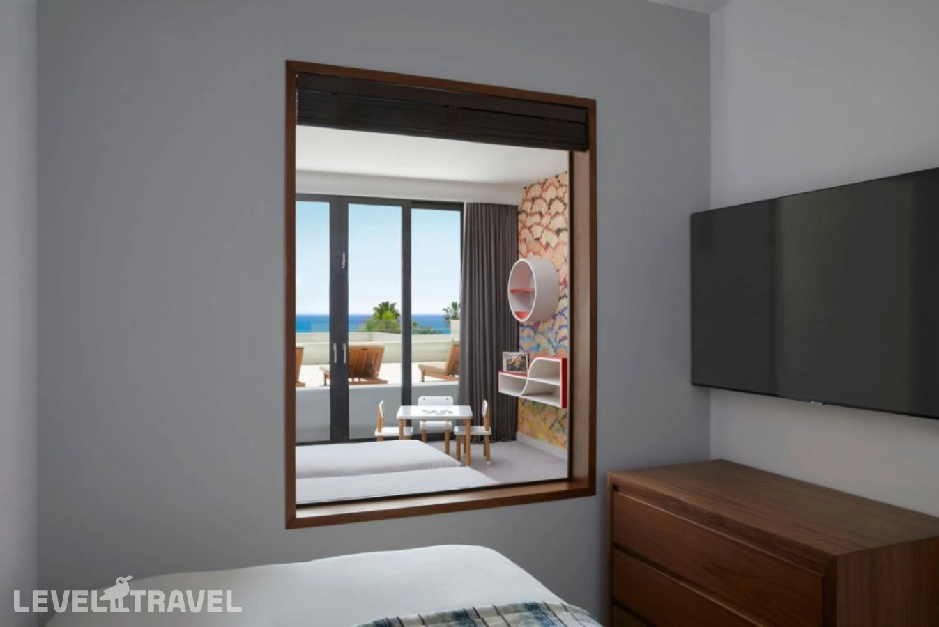 фотографии номера Люкс семейный с 2 комнатами с видом на море отеля Parklane, A Luxury Collection Resort & Spa в Кипр(Пиргос) - фото №5