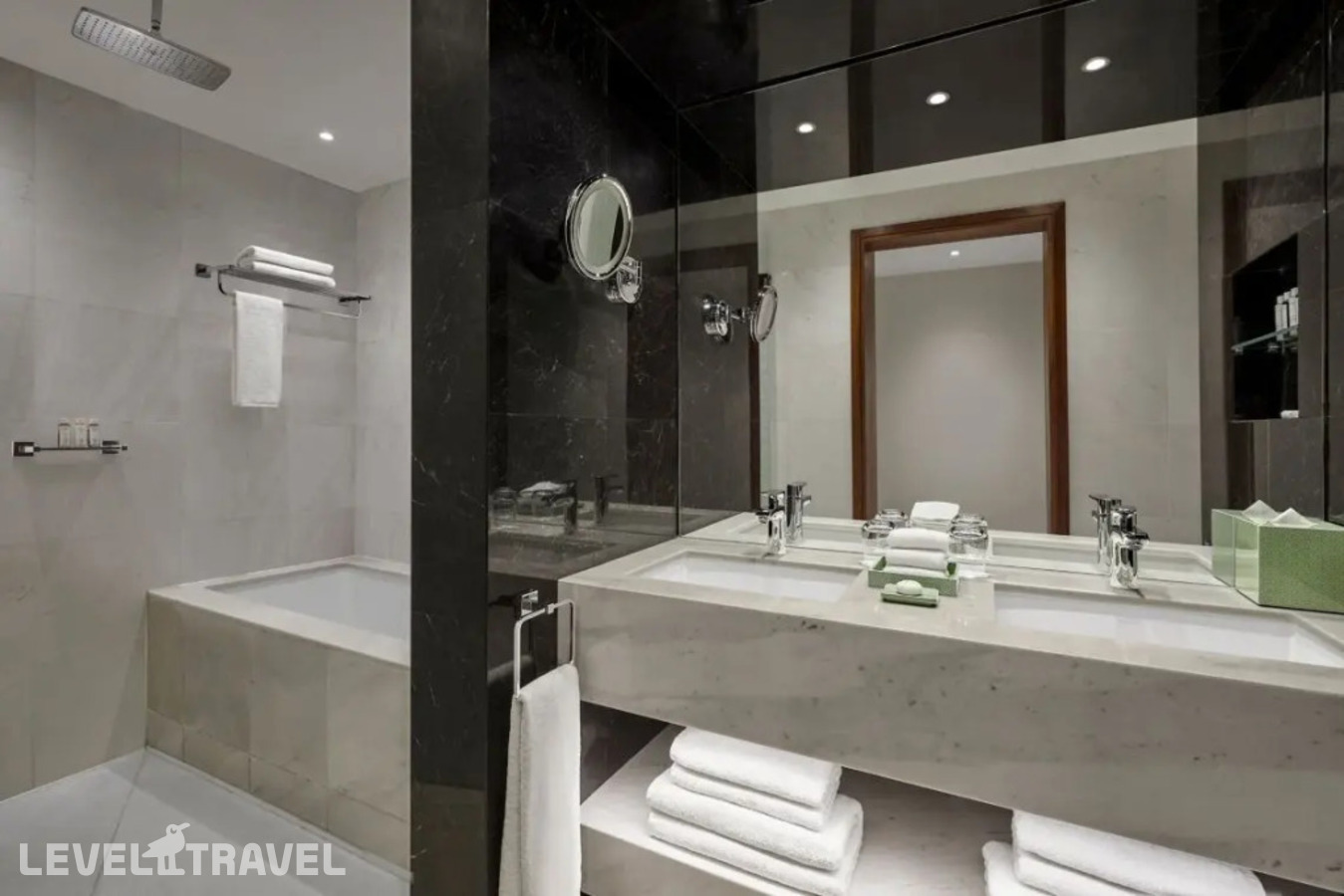 фотографии номера Люкс семейный с 2 комнатами с видом на море отеля Parklane, A Luxury Collection Resort & Spa в Кипр(Пиргос) - фото №8