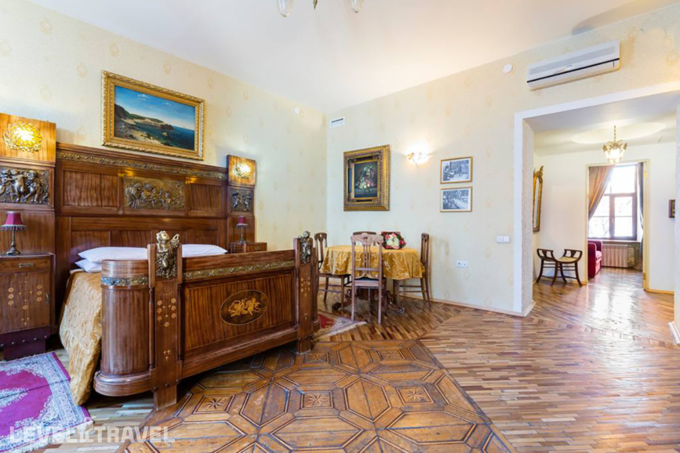 фотографии номера Двухместный люкс Executive с балконом и с видом на город двуспальная кровать отеля Арт-Отель Рахманинов в Россия(Центральный район) - фото №9