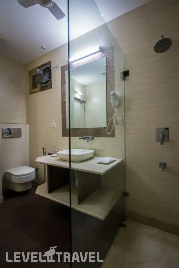 фотографии номера Улучшенный номер отеля Suncourt Yatri Hotel в Индия(Нью-Дели) - фото №6