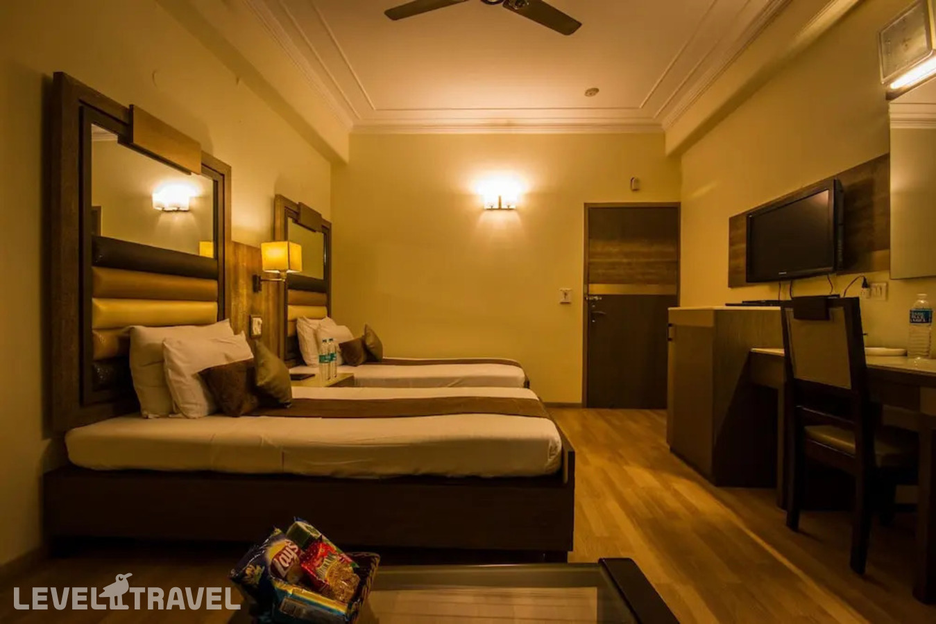 фотографии номера Улучшенный номер отеля Suncourt Yatri Hotel в Индия(Нью-Дели) - фото №3