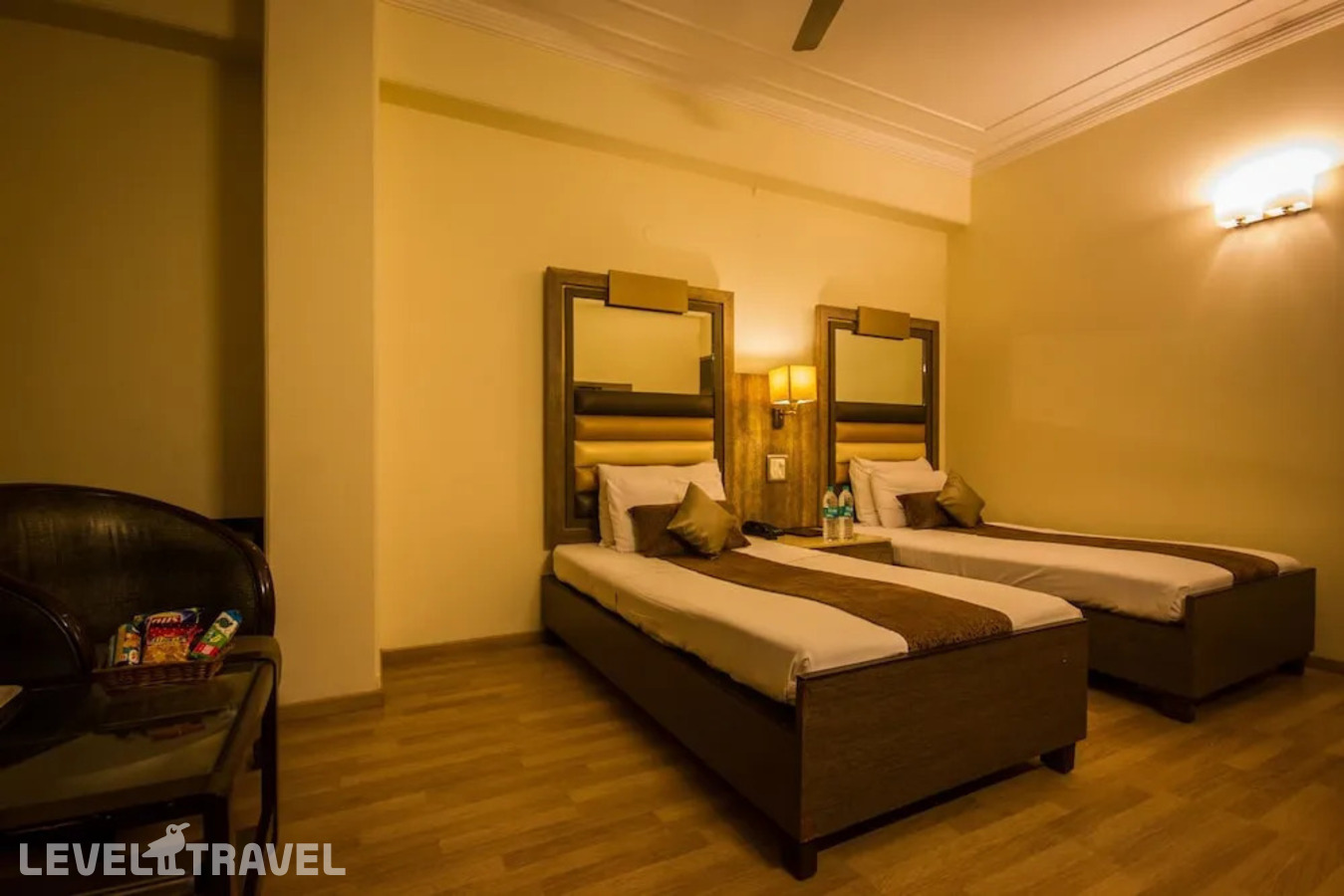 фотографии номера Улучшенный номер отеля Suncourt Yatri Hotel в Индия(Нью-Дели) - фото №2