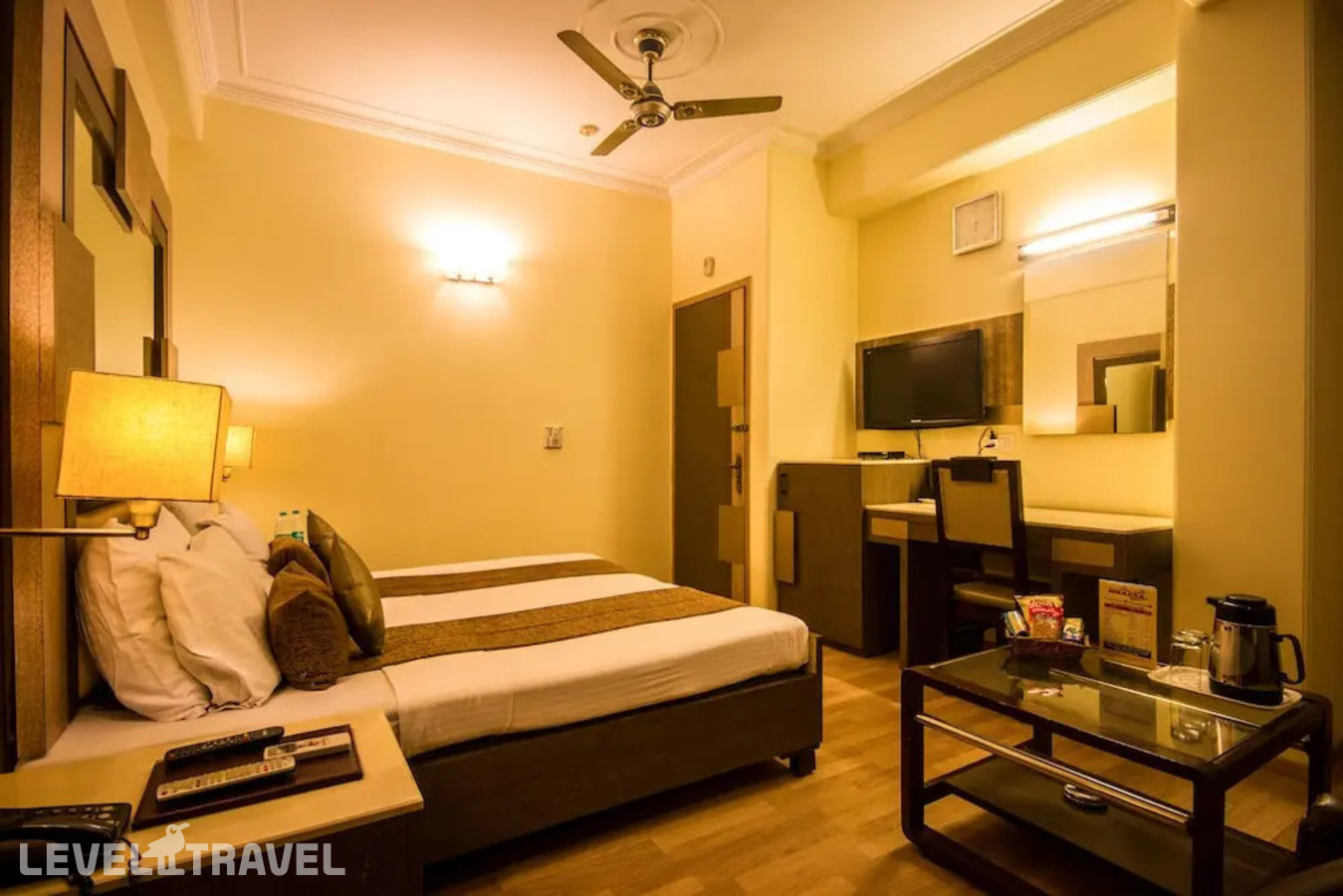 фотографии номера Улучшенный номер отеля Suncourt Yatri Hotel в Индия(Нью-Дели) - фото №4