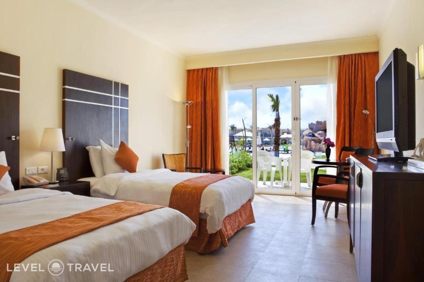 фотографии номера Делюкс (две односпальные кровати) отеля Doubletree By Hilton Sharm El Sheikh - Sharm Bay в Египет(Уайт Найт) - фото №1