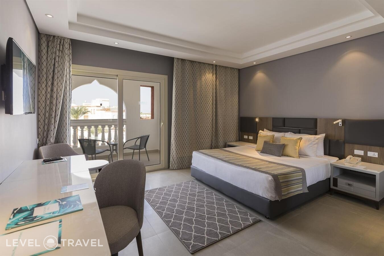 фотографии номера Семейный люкс с видом на бассейн отеля Sunrise Diamond Beach Resort в Египет(Шарм-эль-Шейх) - фото №1