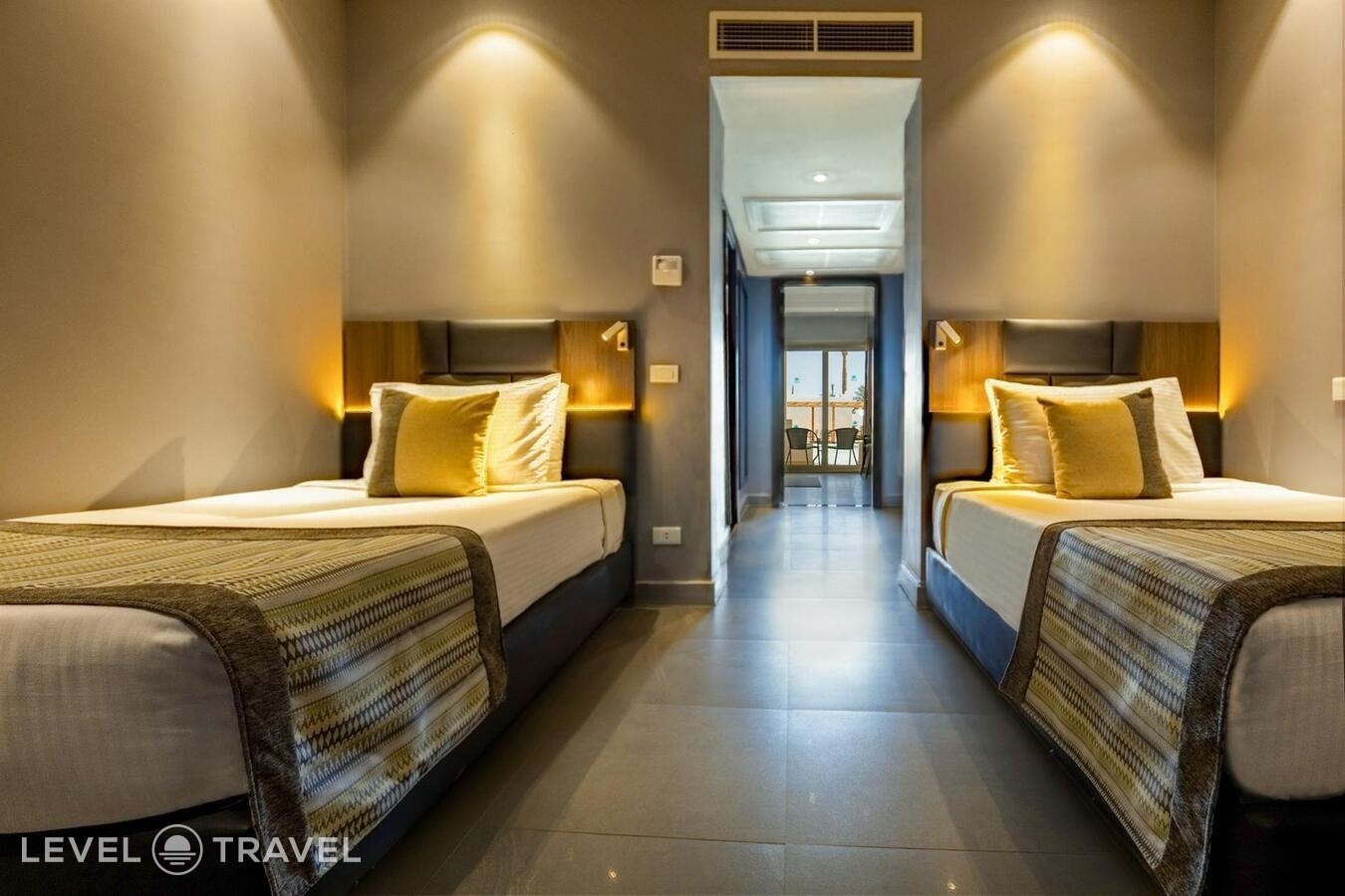 фотографии номера Семейный люкс с видом на бассейн отеля Sunrise Diamond Beach Resort в Египет(Шарм-эль-Шейх) - фото №2