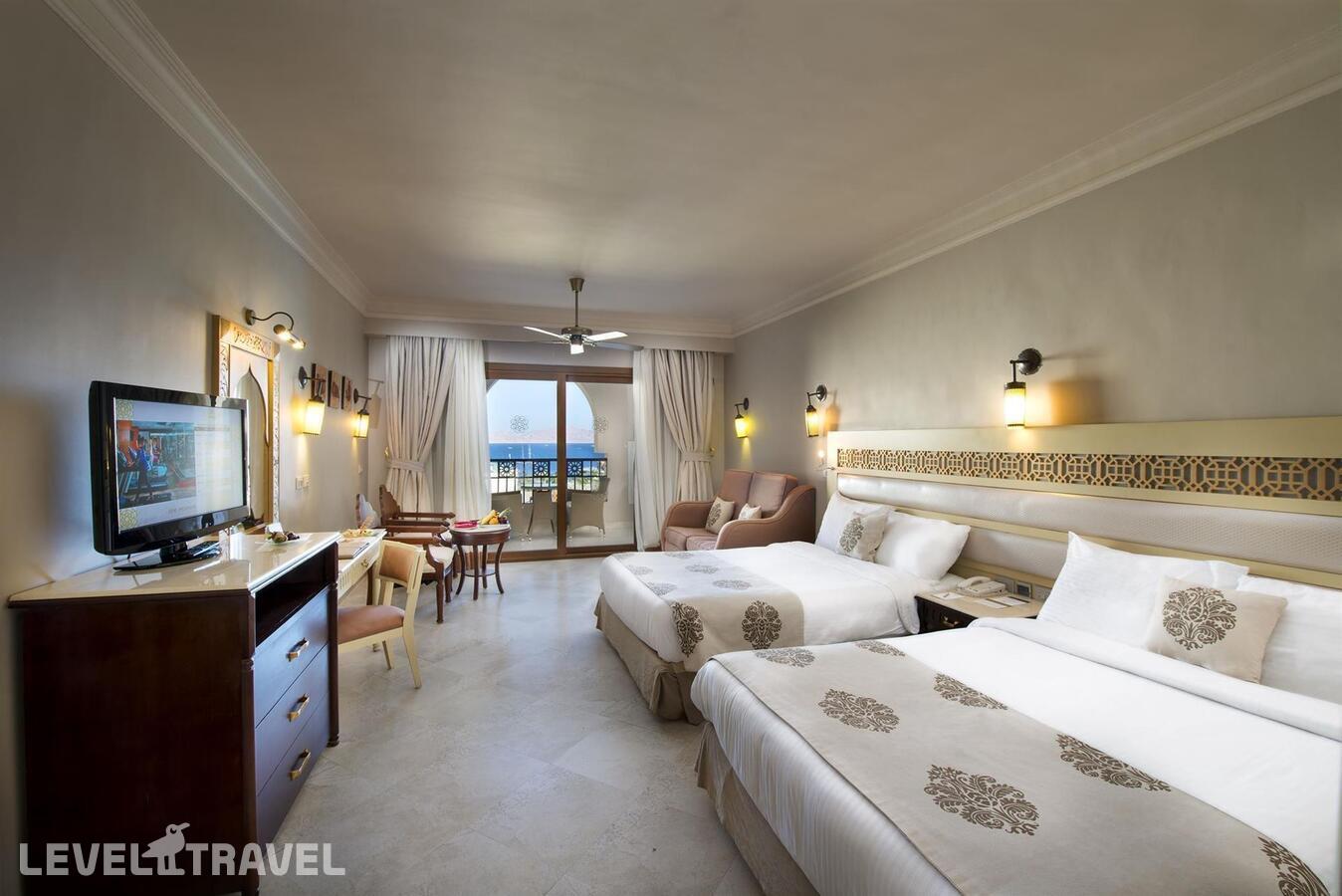 фотографии номера Улучшенный с видом на бассейн отеля Sunrise Arabian Beach Resort в Египет(Шаркс Бэй) - фото №1