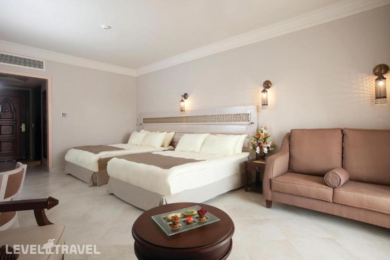 фотографии номера Улучшенный с частичным видом на море отеля Sunrise Arabian Beach Resort в Египет(Шаркс Бэй) - фото №1