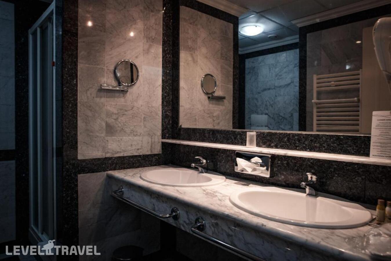 фотографии номера Делюкс (две односпальные кровати) отеля River Palace в Казахстан(Атырау) - фото №2
