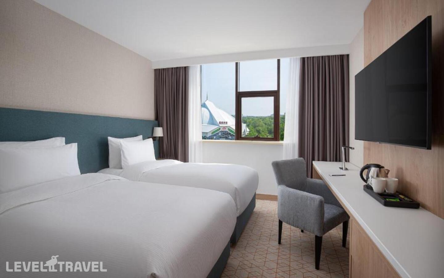 фотографии номера Стандартный (две односпальные кровати) отеля Doubletree By Hilton Shymkent в Казахстан(Шымкент) - фото №1