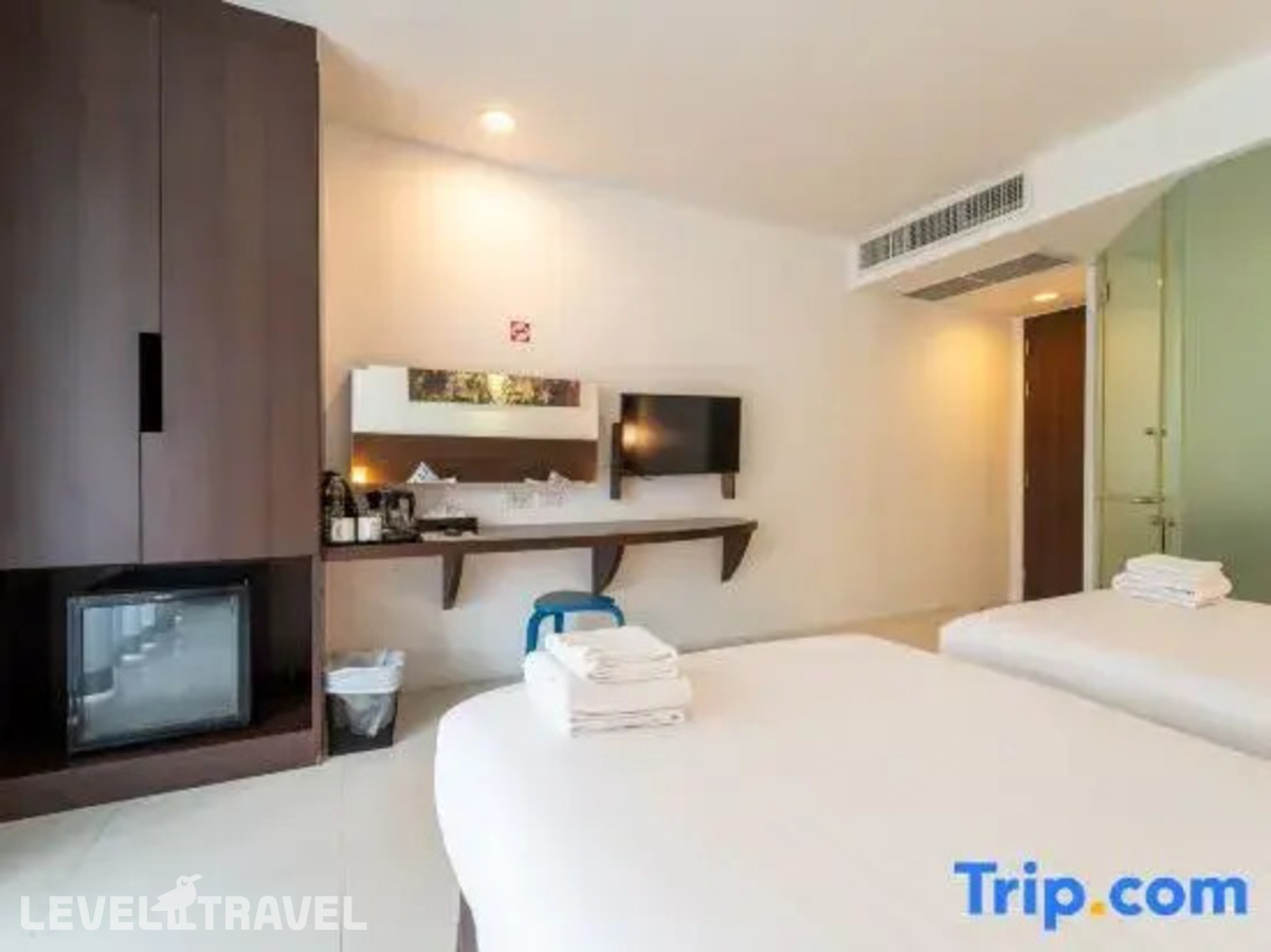 фотографии номера Делюкс с балконом отеля Rodina Beach Hotel (Ex. Isawanya Beach Resort) в Таиланд(Джомтьен) - фото №2