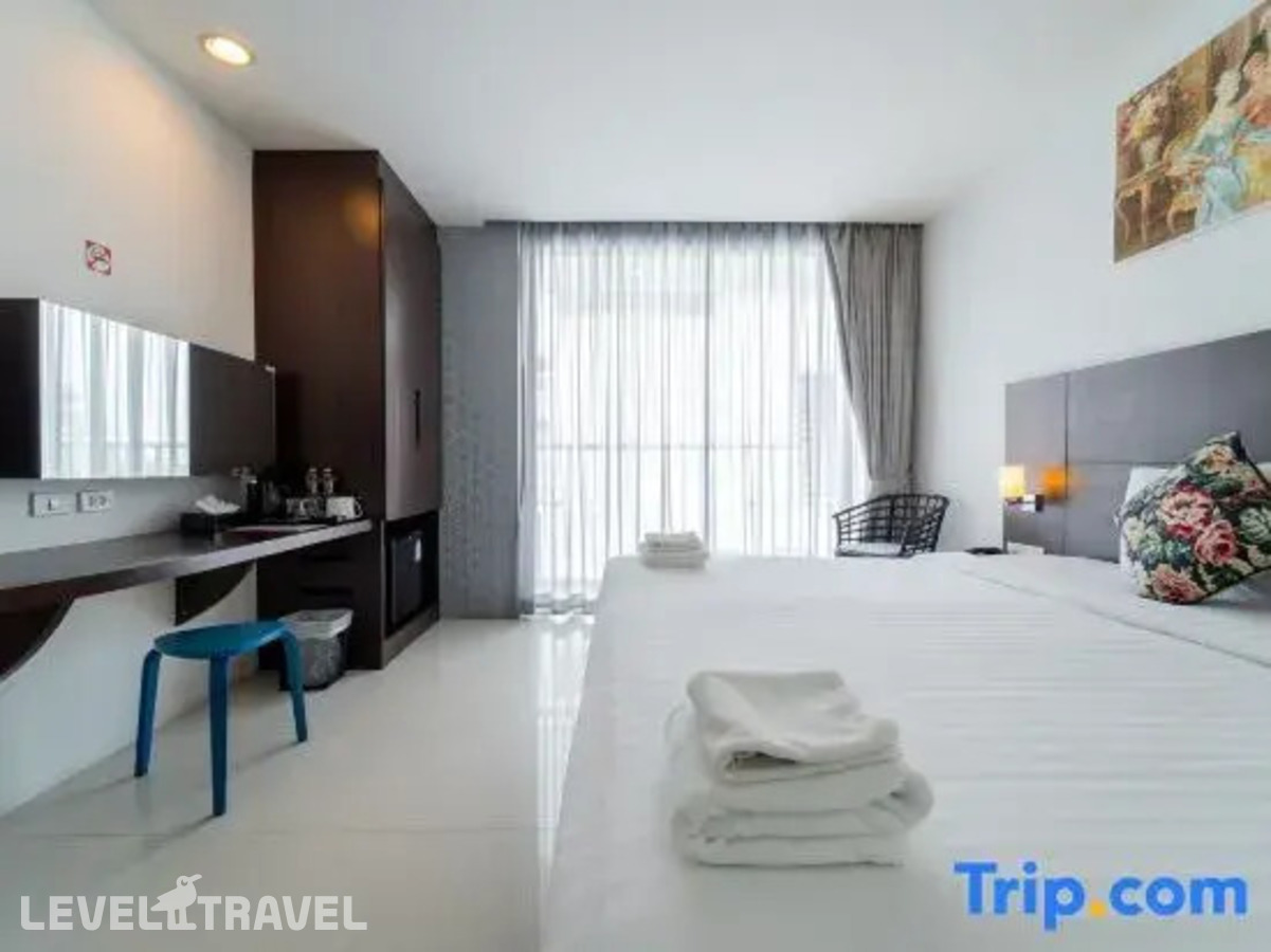 фотографии номера Делюкс с балконом отеля Rodina Beach Hotel (Ex. Isawanya Beach Resort) в Таиланд(Джомтьен) - фото №1
