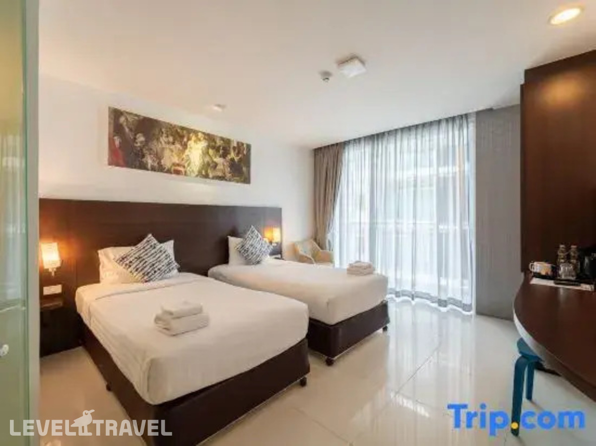 фотографии номера Делюкс с балконом отеля Rodina Beach Hotel (Ex. Isawanya Beach Resort) в Таиланд(Джомтьен) - фото №3