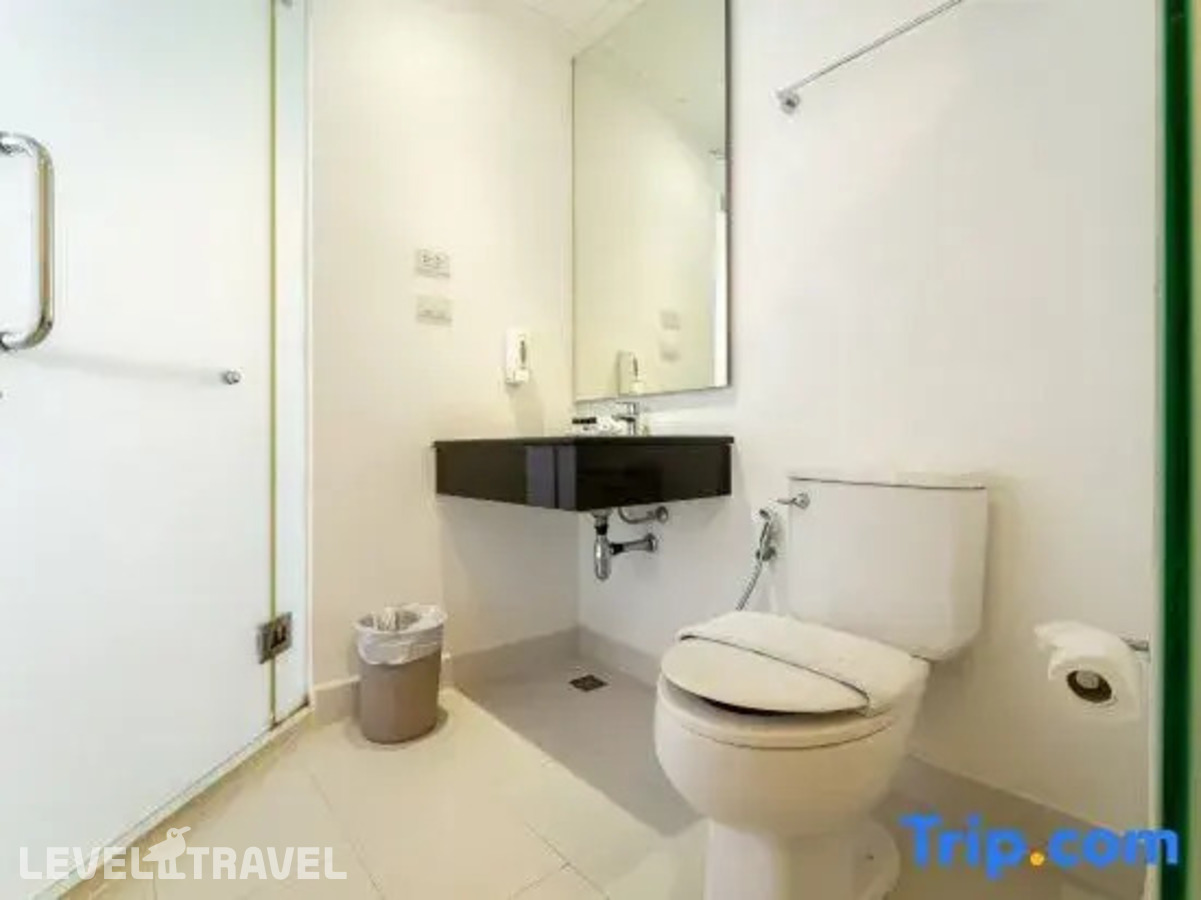фотографии номера Делюкс с балконом отеля Rodina Beach Hotel (Ex. Isawanya Beach Resort) в Таиланд(Джомтьен) - фото №13