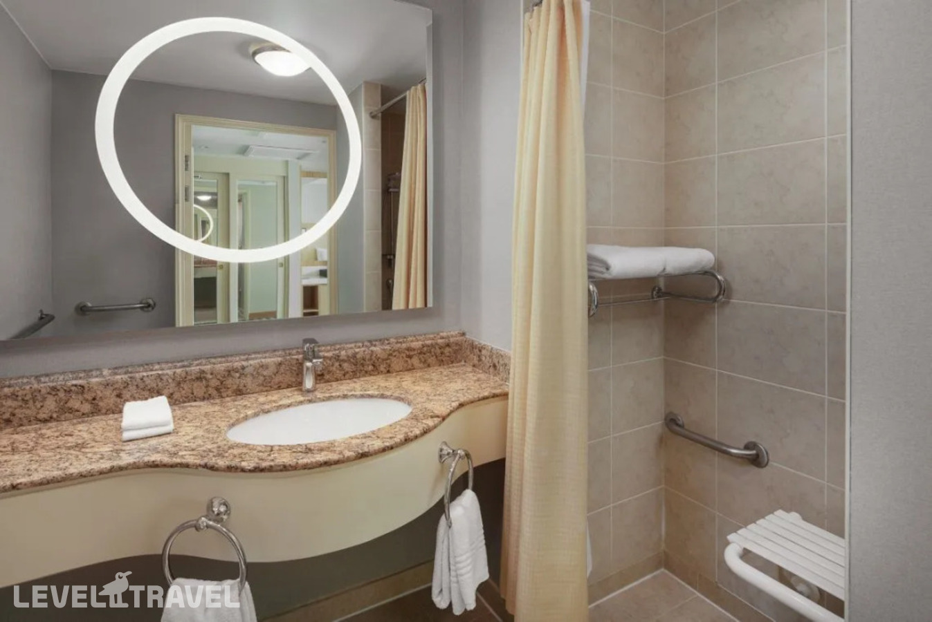 фотографии номера Делюкс с видом на город отеля Courtyard By Marriott Hotel в Грузия(Тбилиси) - фото №3