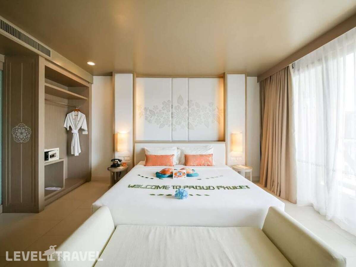 фотографии номера Полулюкс с видом на бассейн отеля Proud Phuket Hotel в Таиланд(Най Янг Бич) - фото №2