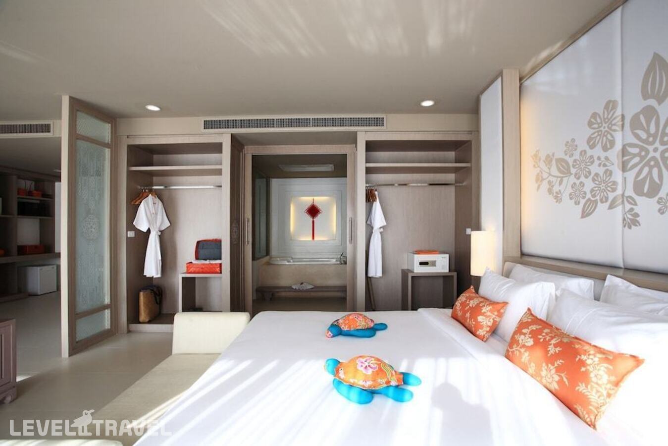 фотографии номера Полулюкс с выходом к бассейну отеля Proud Phuket Hotel в Таиланд(Най Янг Бич) - фото №4