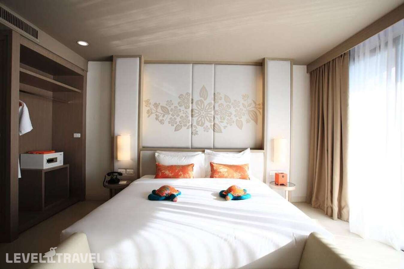 фотографии номера Полулюкс с выходом к бассейну отеля Proud Phuket Hotel в Таиланд(Най Янг Бич) - фото №2