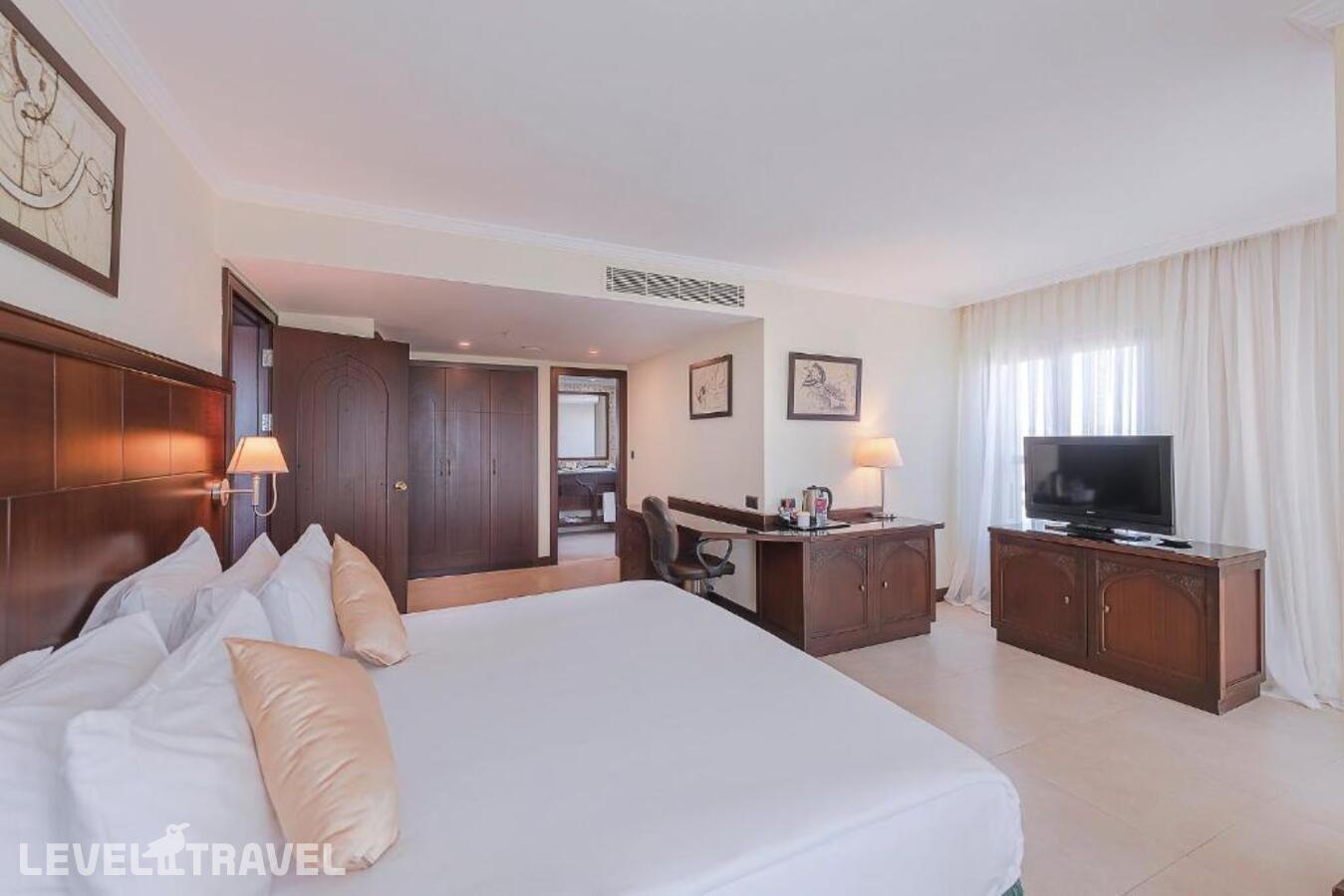 фотографии номера Люкс с фронтальным видом на море отеля Crowne Plaza Antalya Hotel в Турция(Коньяалты) - фото №6