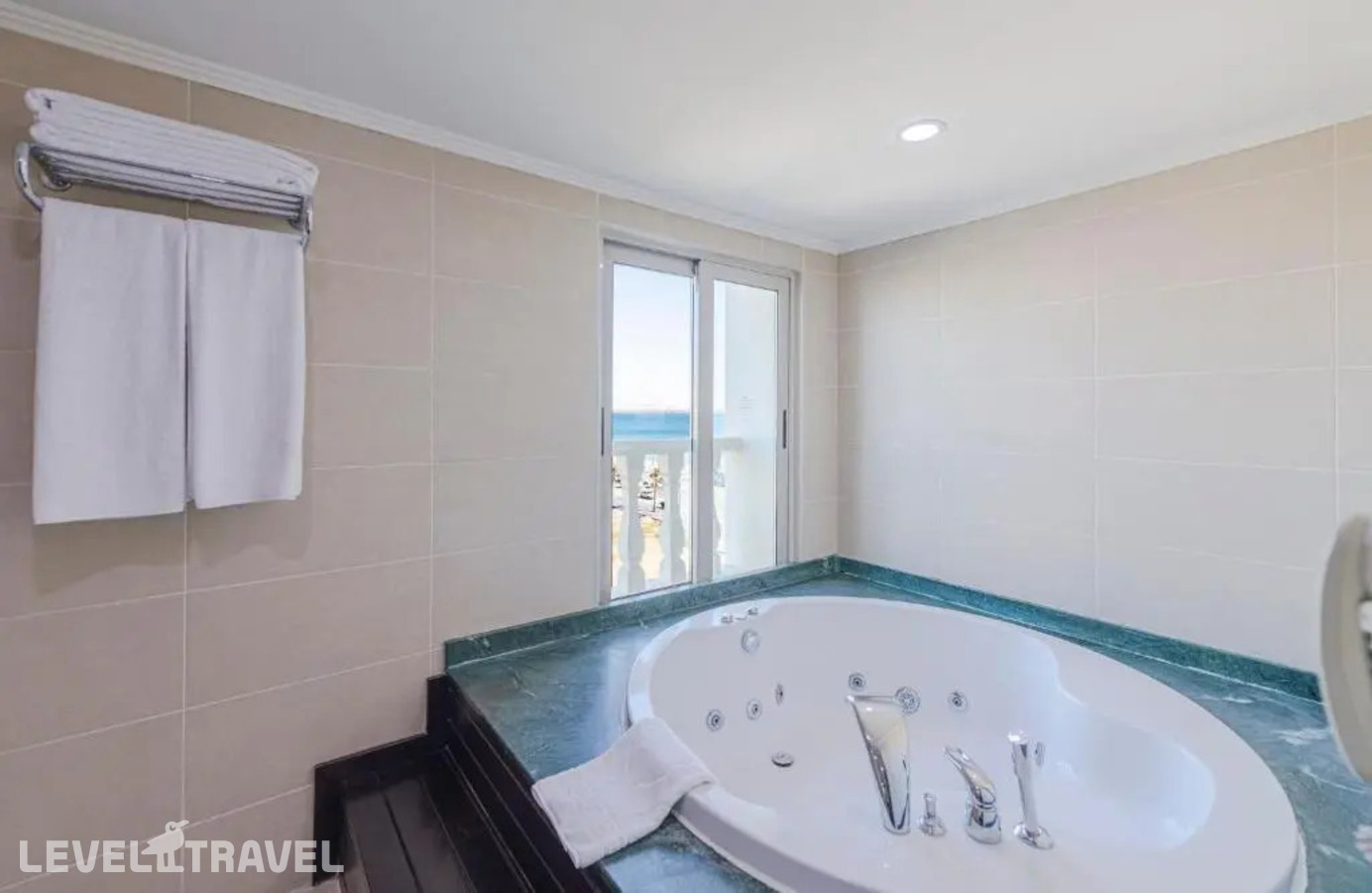 фотографии номера Люкс с фронтальным видом на море отеля Crowne Plaza Antalya Hotel в Турция(Коньяалты) - фото №4