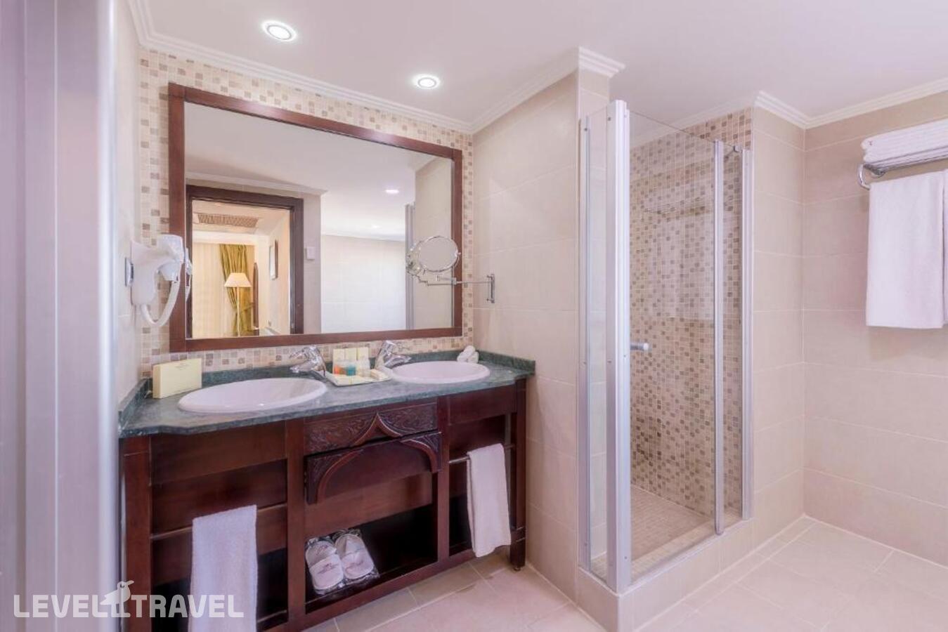 фотографии номера Люкс с фронтальным видом на море отеля Crowne Plaza Antalya Hotel в Турция(Коньяалты) - фото №2