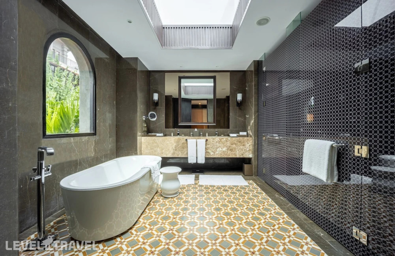 фотографии номера Двухместный люкс Luxury Пентхаус с видом на реку двуспальная кровать отеля Hilton Goa Resort Candolim в Индия(Северный Гоа) - фото №13