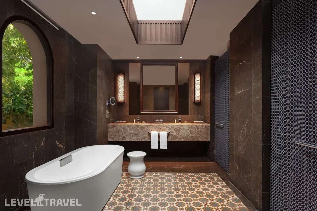 фотографии номера Двухместный люкс Luxury Пентхаус с видом на реку двуспальная кровать отеля Hilton Goa Resort Candolim в Индия(Северный Гоа) - фото №8