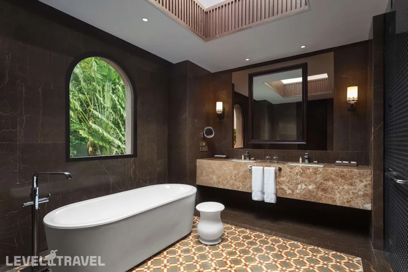 фотографии номера Двухместный люкс Luxury Пентхаус с видом на реку двуспальная кровать отеля Hilton Goa Resort Candolim в Индия(Северный Гоа) - фото №9