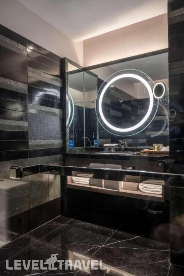фотографии номера Представительский номер отеля Doubletree By Hilton Putrajaya Lakeside в Малайзия(Куала-Лумпур) - фото №5
