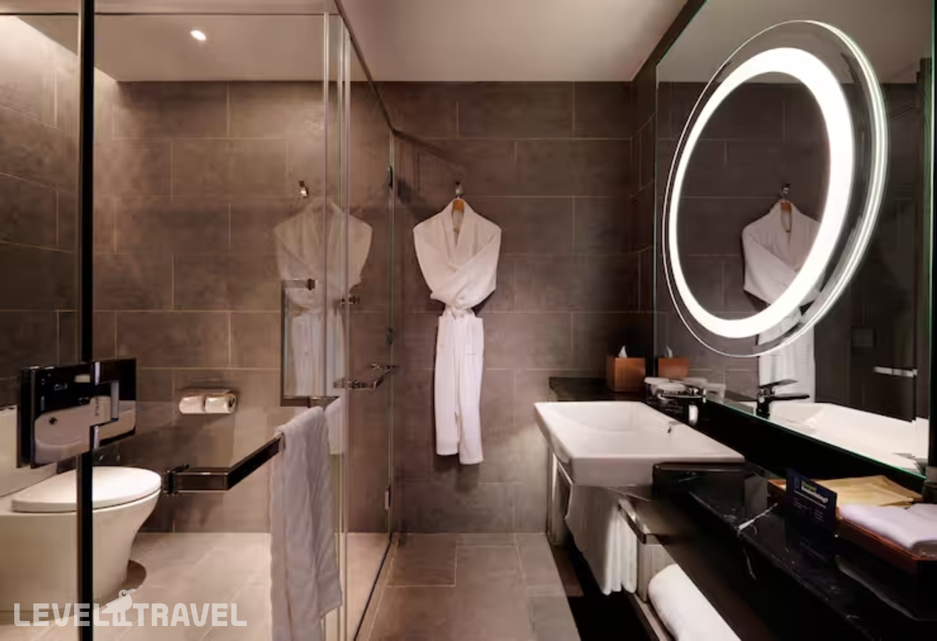 фотографии номера Двухместный люкс Семейный двуспальная кровать отеля Doubletree By Hilton Putrajaya Lakeside в Малайзия(Куала-Лумпур) - фото №5