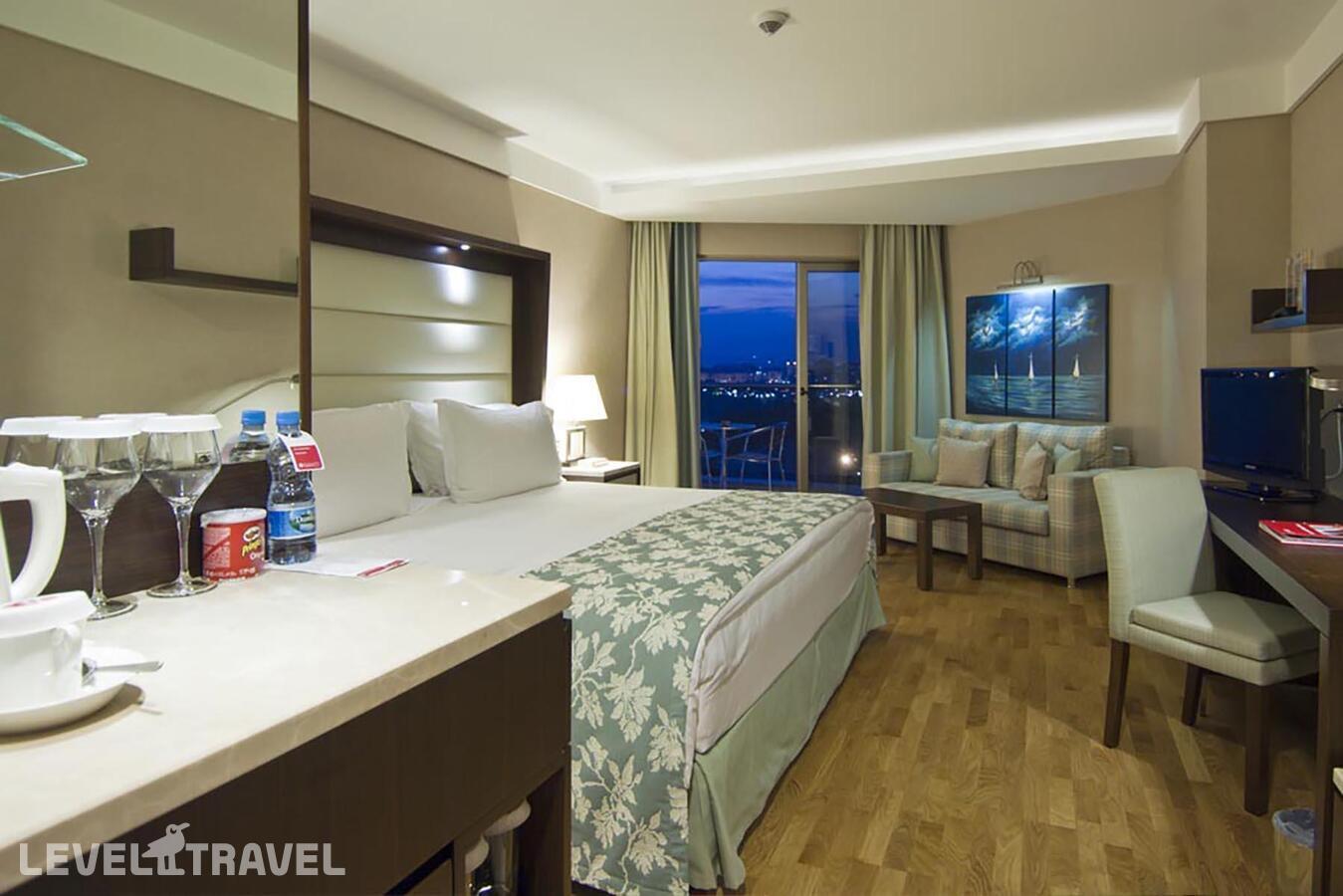 фотографии номера Стандартный с видом на море отеля Ramada Plaza By Wyndham Antalya в Турция(Анталья - Центр) - фото №3