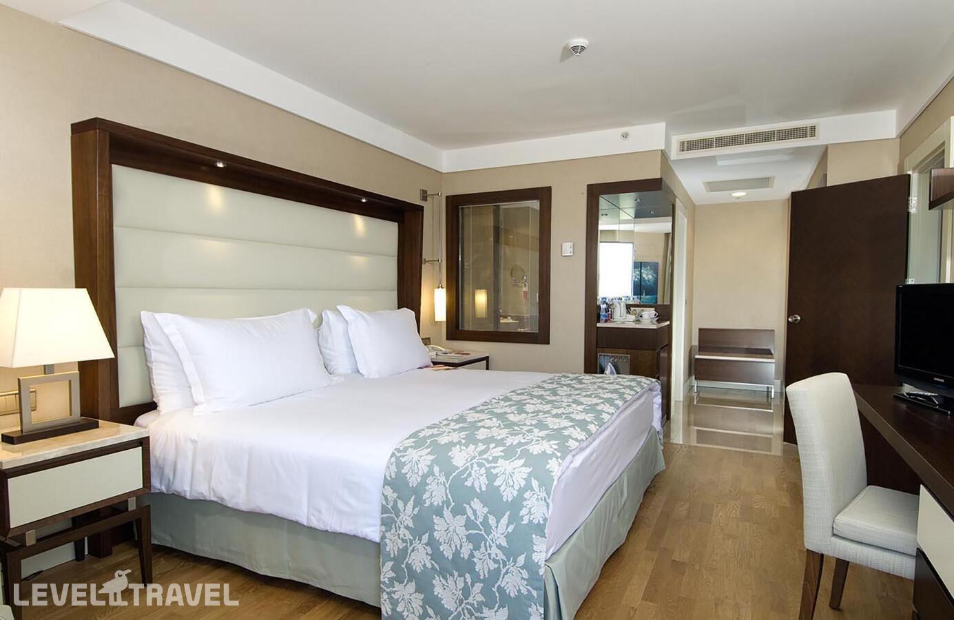 фотографии номера Стандартный с видом на море отеля Ramada Plaza By Wyndham Antalya в Турция(Анталья - Центр) - фото №1