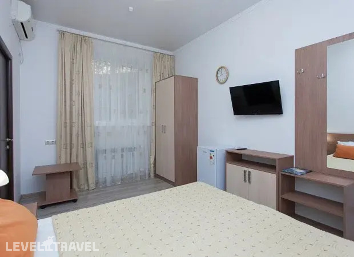 фотографии номера Двухместный номер в коттедже Эконом 2 отдельные кровати отеля Пансионат Гренада в Россия(Лазаревское) - фото №1