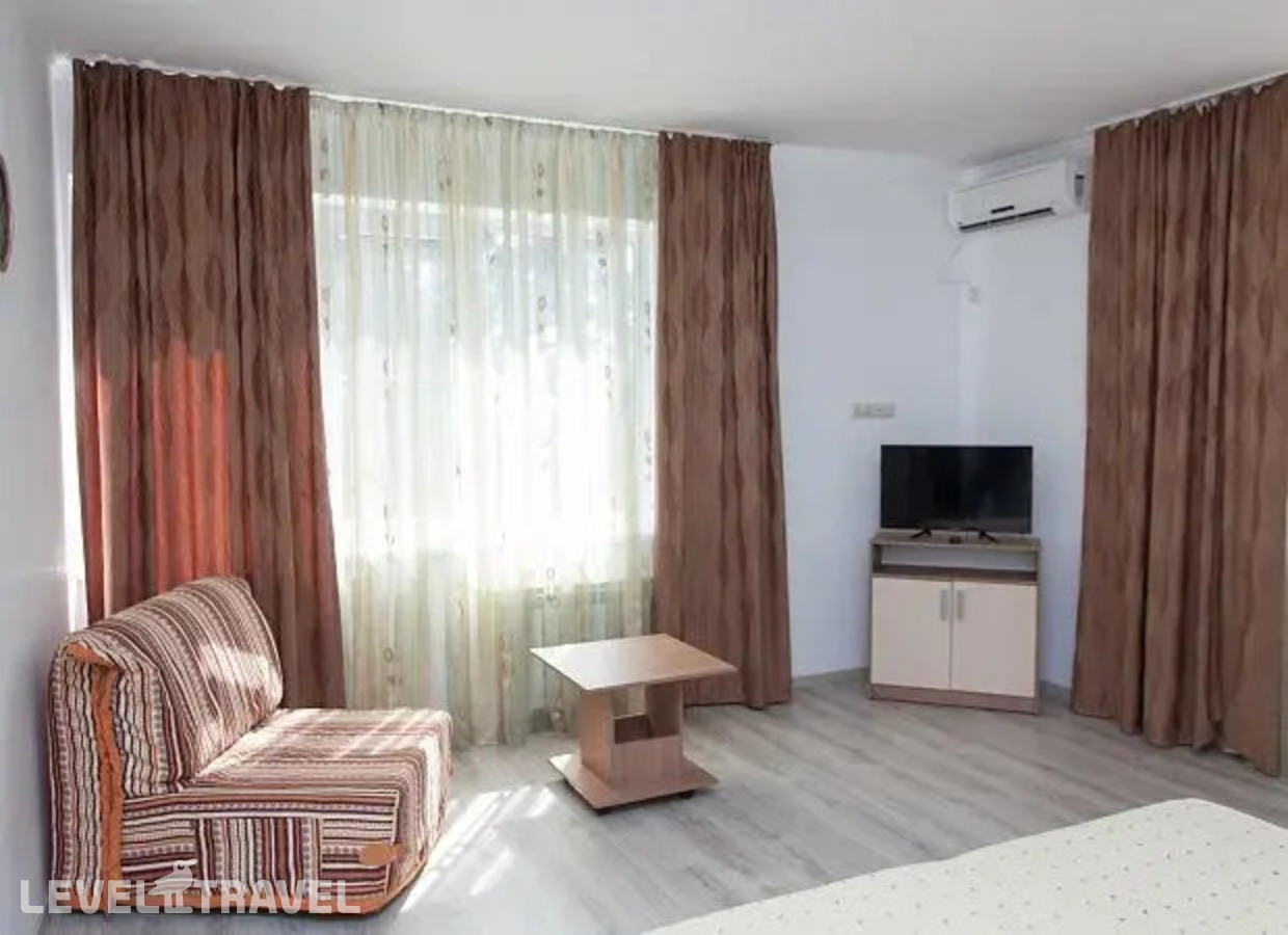 фотографии номера Двухместный номер + в коттедже Стандарт с балконом 2 отдельные кровати отеля Пансионат Гренада в Россия(Лазаревское) - фото №3