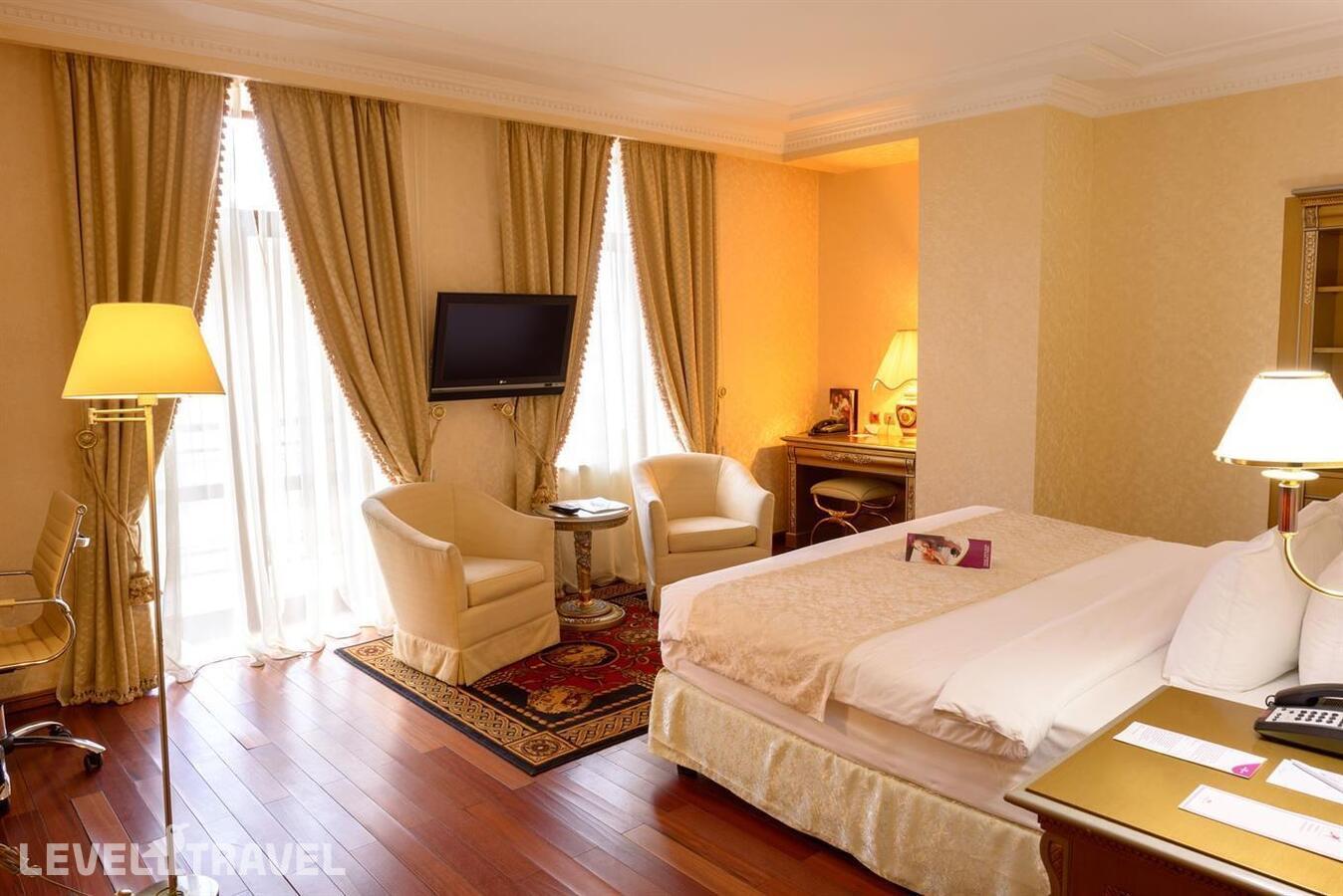 фотографии номера Дизайнерский люкс отеля Crowne Plaza Minsk Hotel в Беларусь(Минск) - фото №1